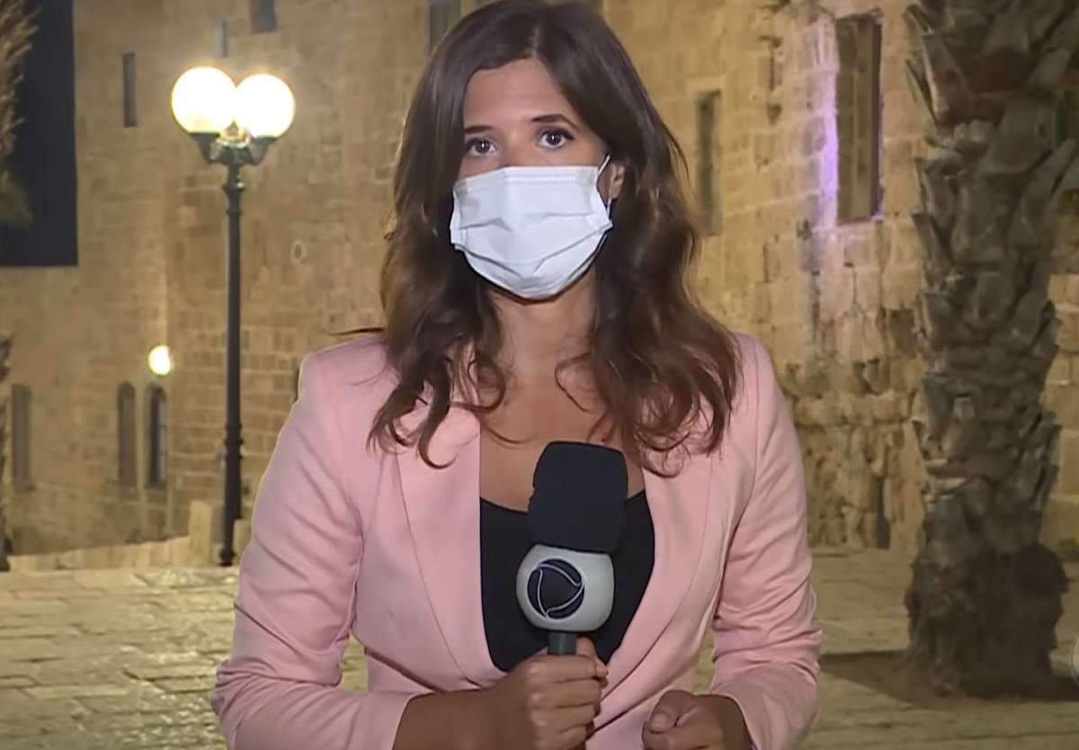Bianca Zanini em sua primeira reportagem para o Jornal da Record