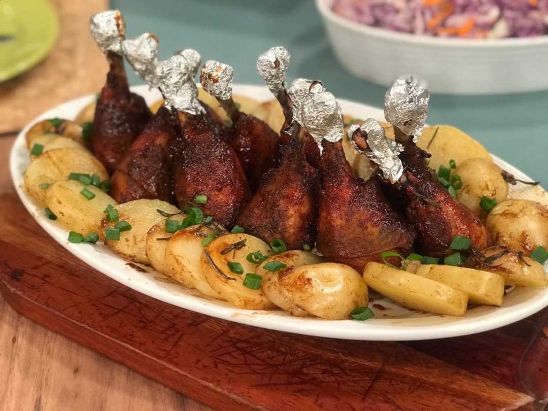 Receitas de Coxas de Frango Assadas, prepara no programa Mulheres da TV Gazeta