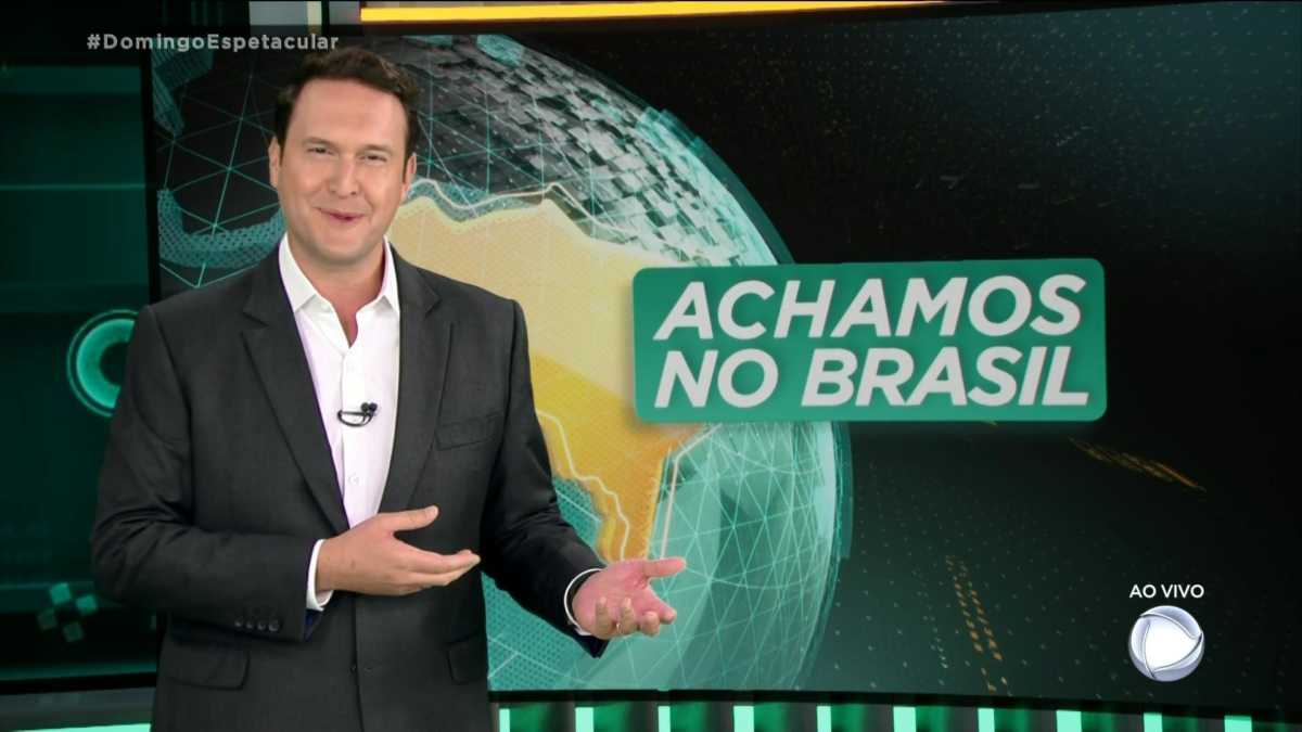 Eduardo Ribeiro apresentando o Achamos no Brasil