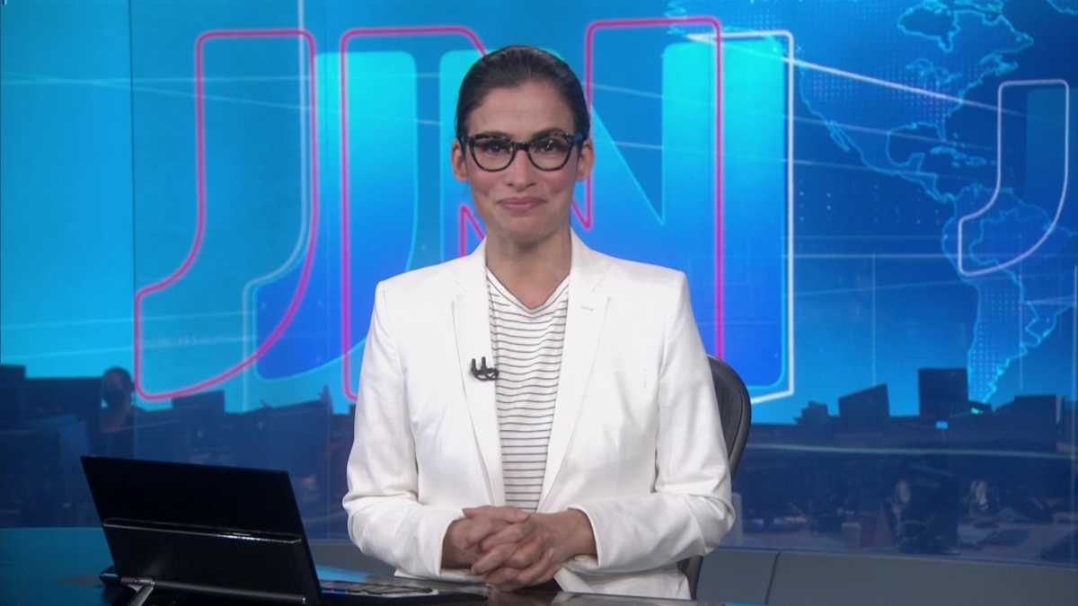 Renata Vasconcellos apresentando o Jornal Nacional