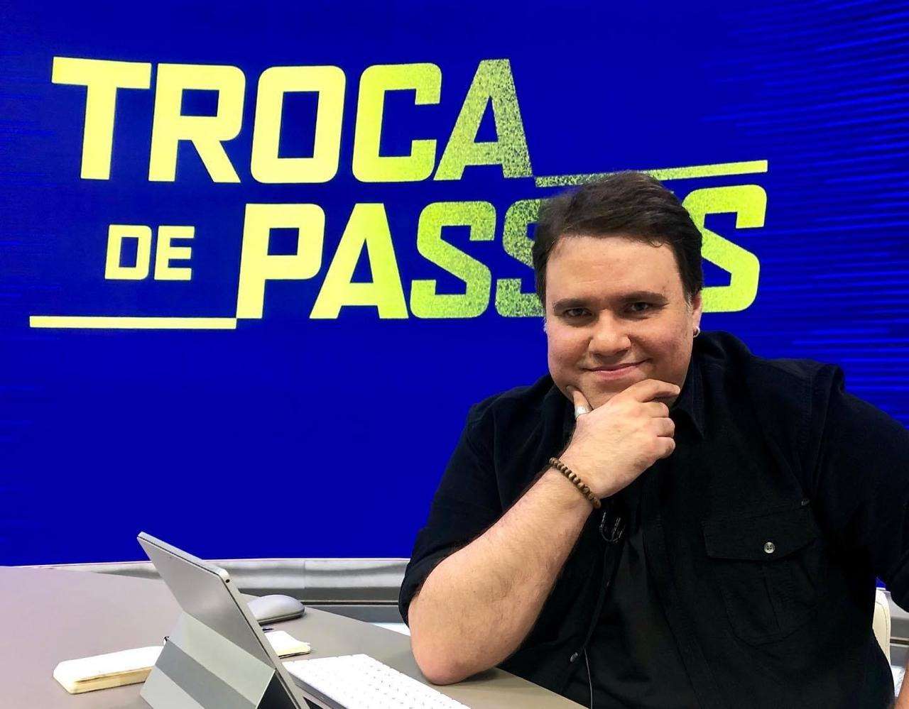 Rodrigo Rodrigues apresentando o Troca de Passes