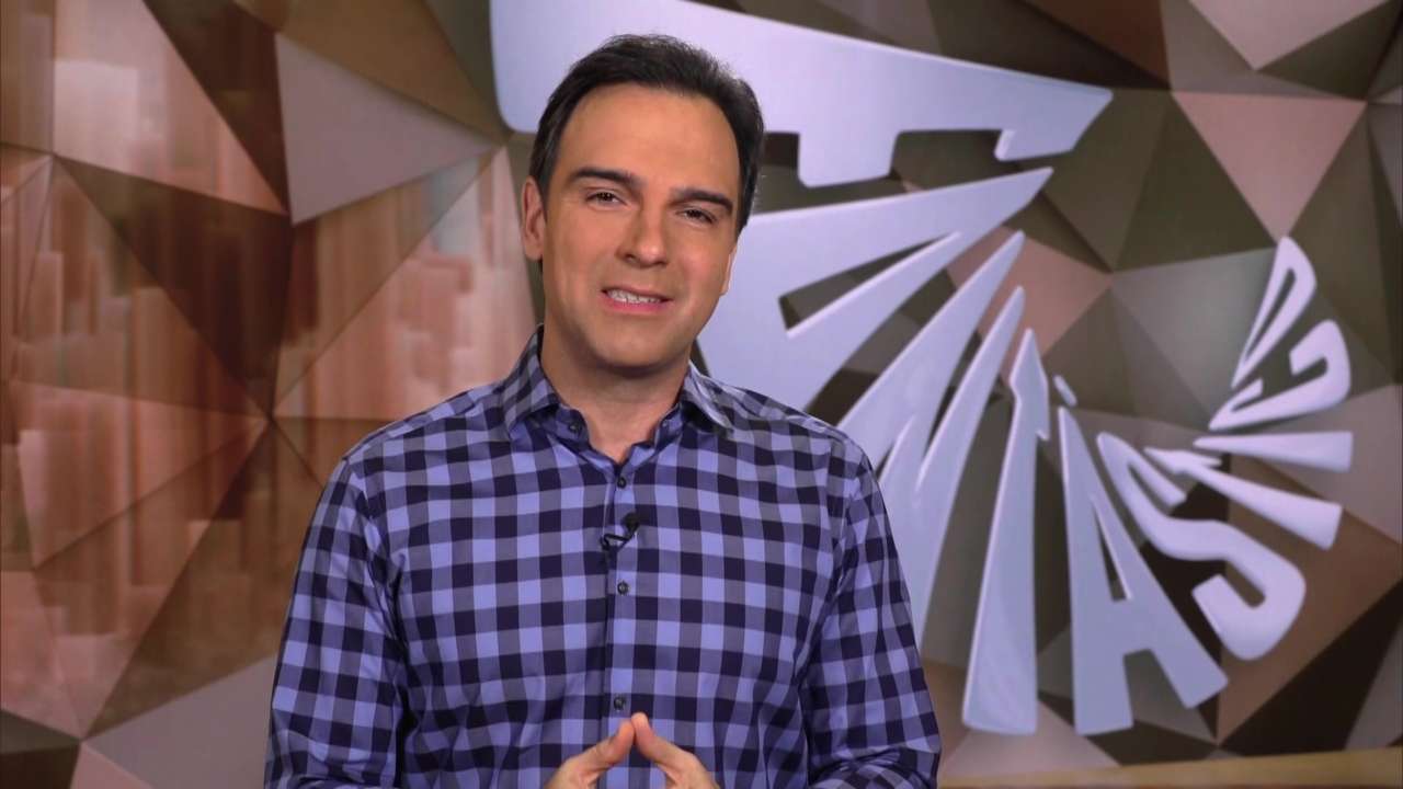 Tadeu Schmidt apresentando o Fantástico