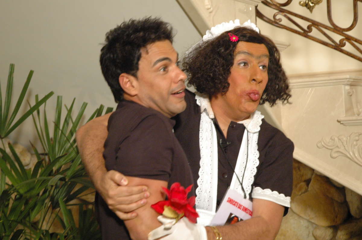 Zezé di Camargo é abraçado por Jarilene no Show do Tom