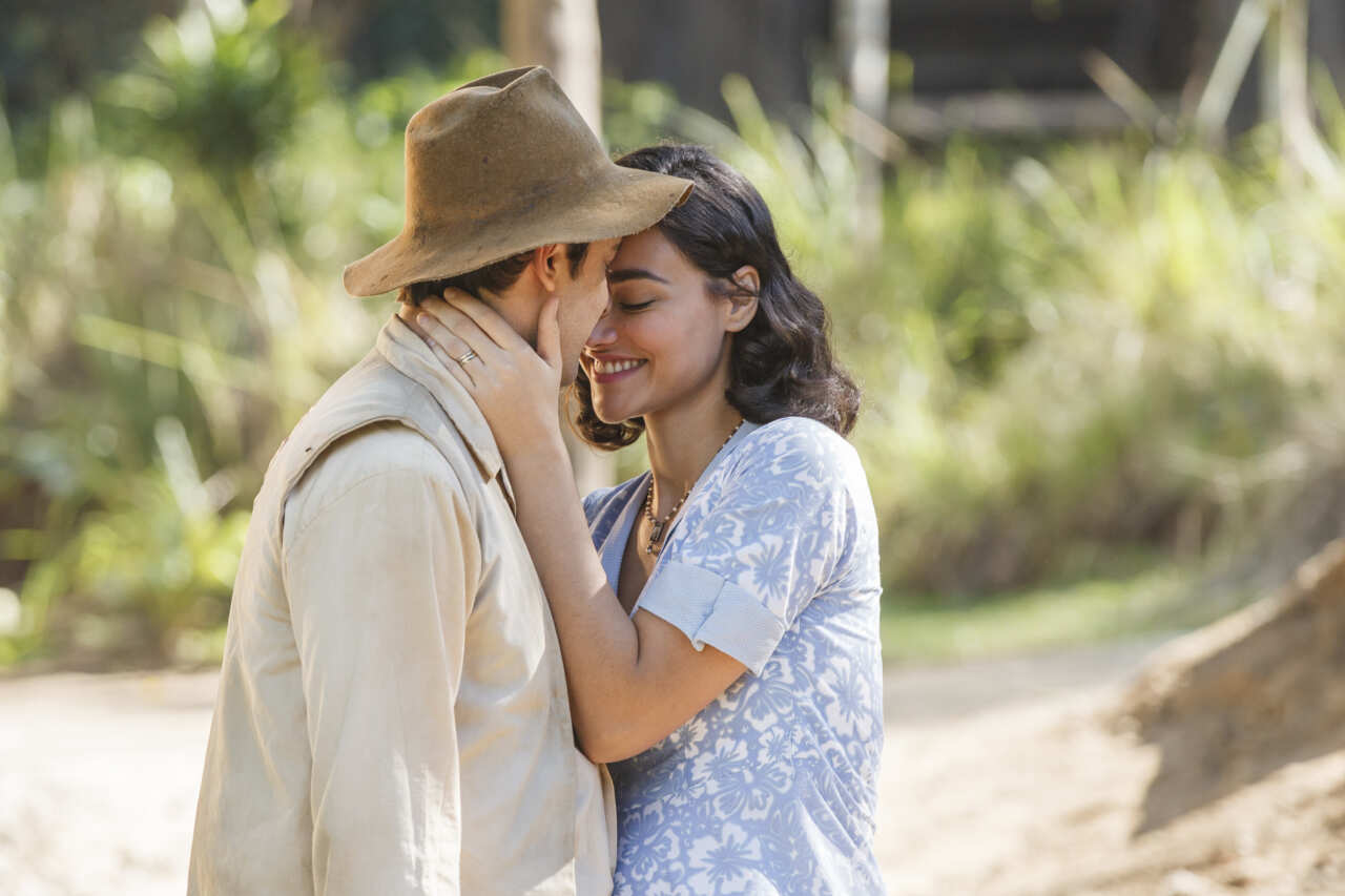 Filomena fica muito feliz ao rever o seu grande amor Candinho