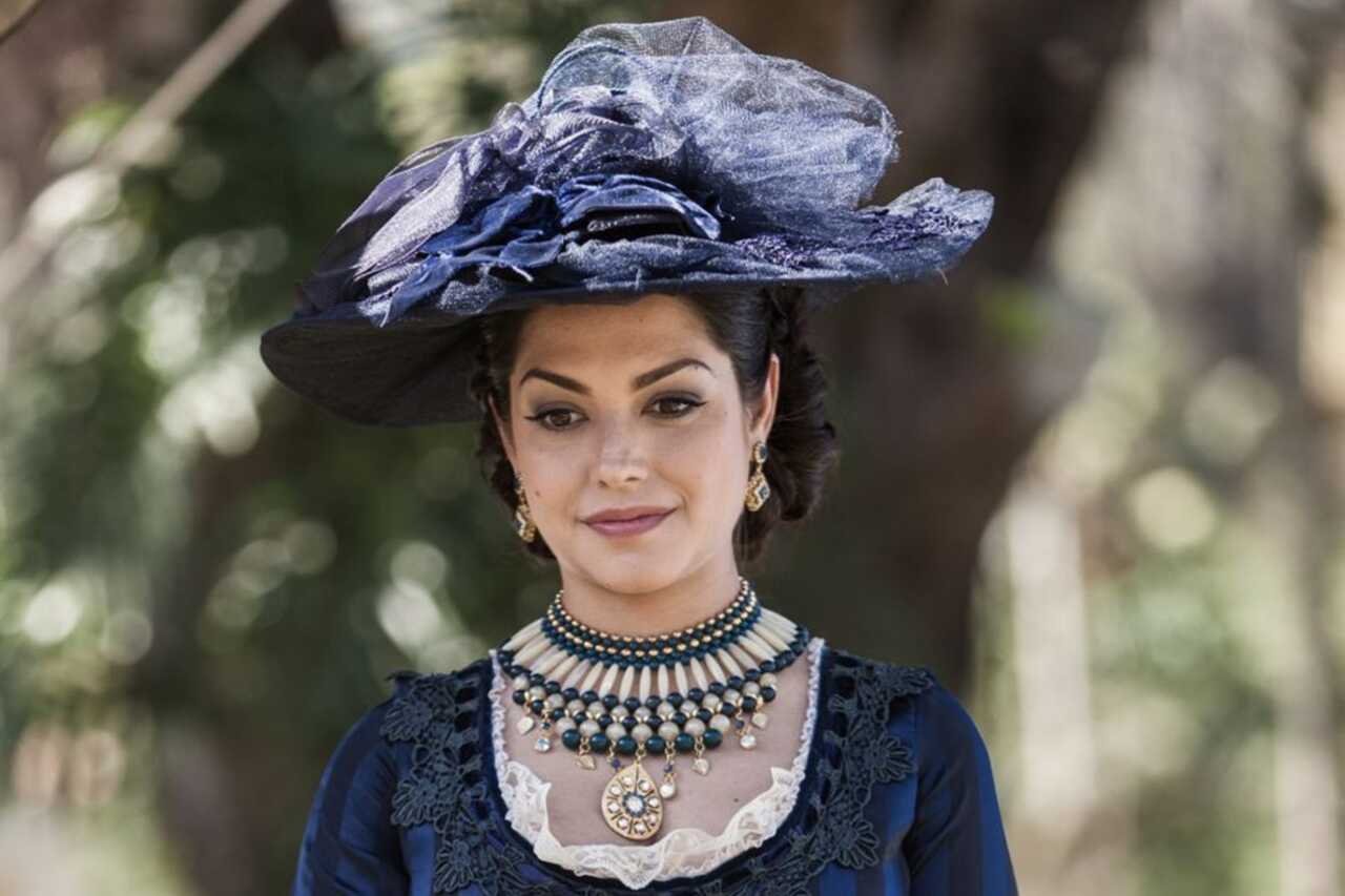 Thaís Fersoza como Maria Isabel em cena da novela Escrava Mãe