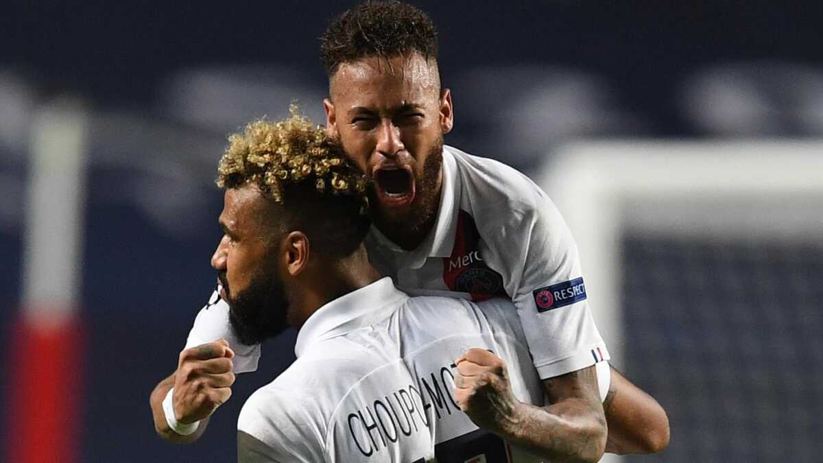 Jogador Neymar com a camisa do PSG