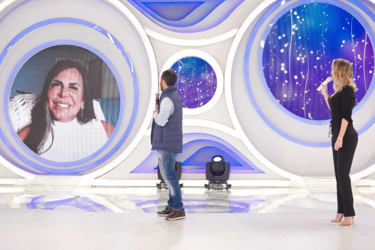 Gretchen participa do programa Eliana 