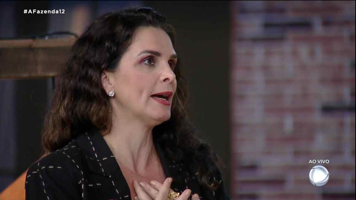 Luiza Ambiel na atividade de A Fazenda 12