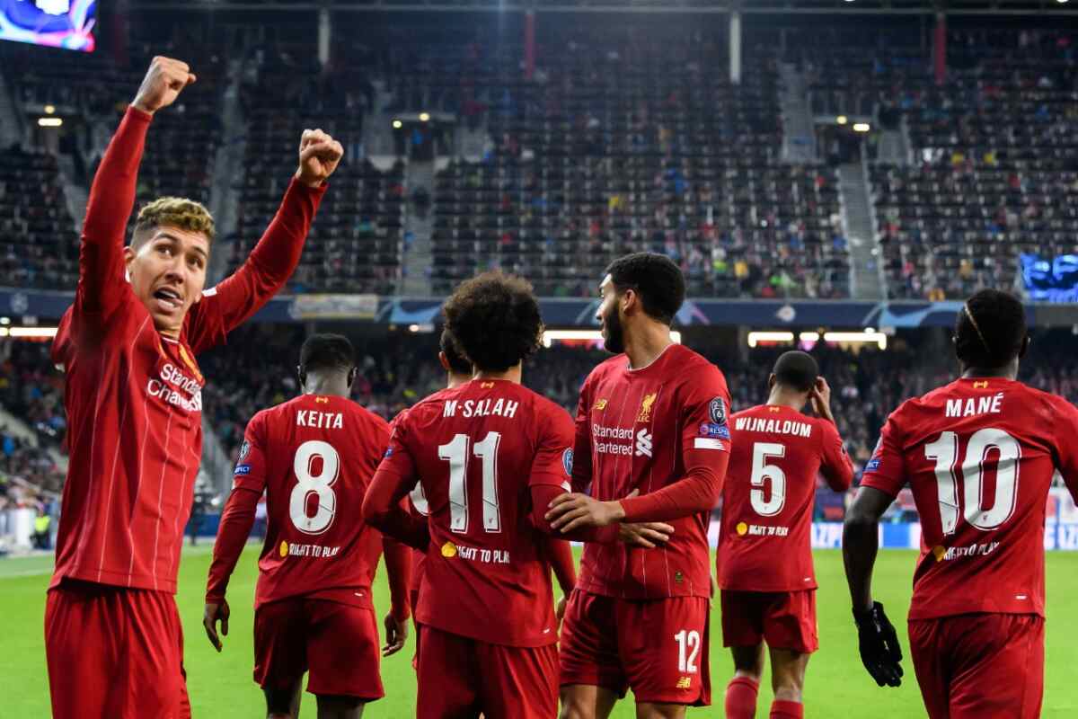 Jogadores do Liverpool em campo