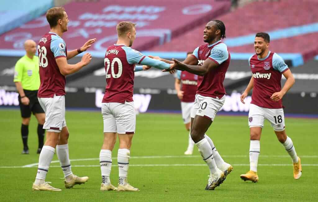 Jogadores do West Ham comemorando gol pela Premier League