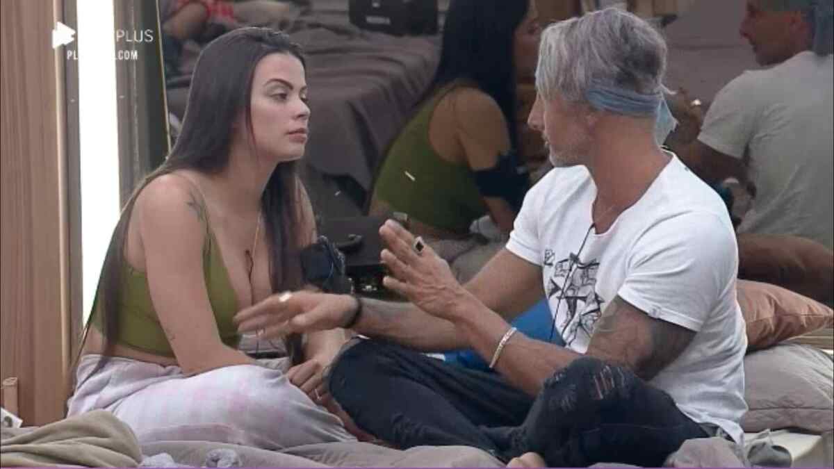 Juliano Ceglia conversa com Victória Villarim após votação da sétima roça