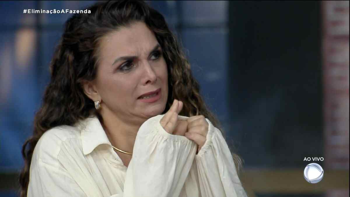 Luiza Ambiel chora ao ser eliminada de A Fazenda 12