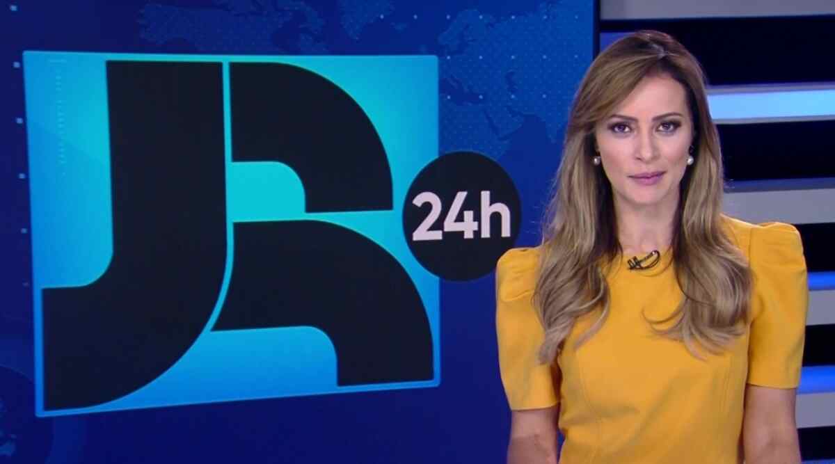 Patrícia Costa no estúdio do JR 24h que registrou recorde de audiência nesta quinta