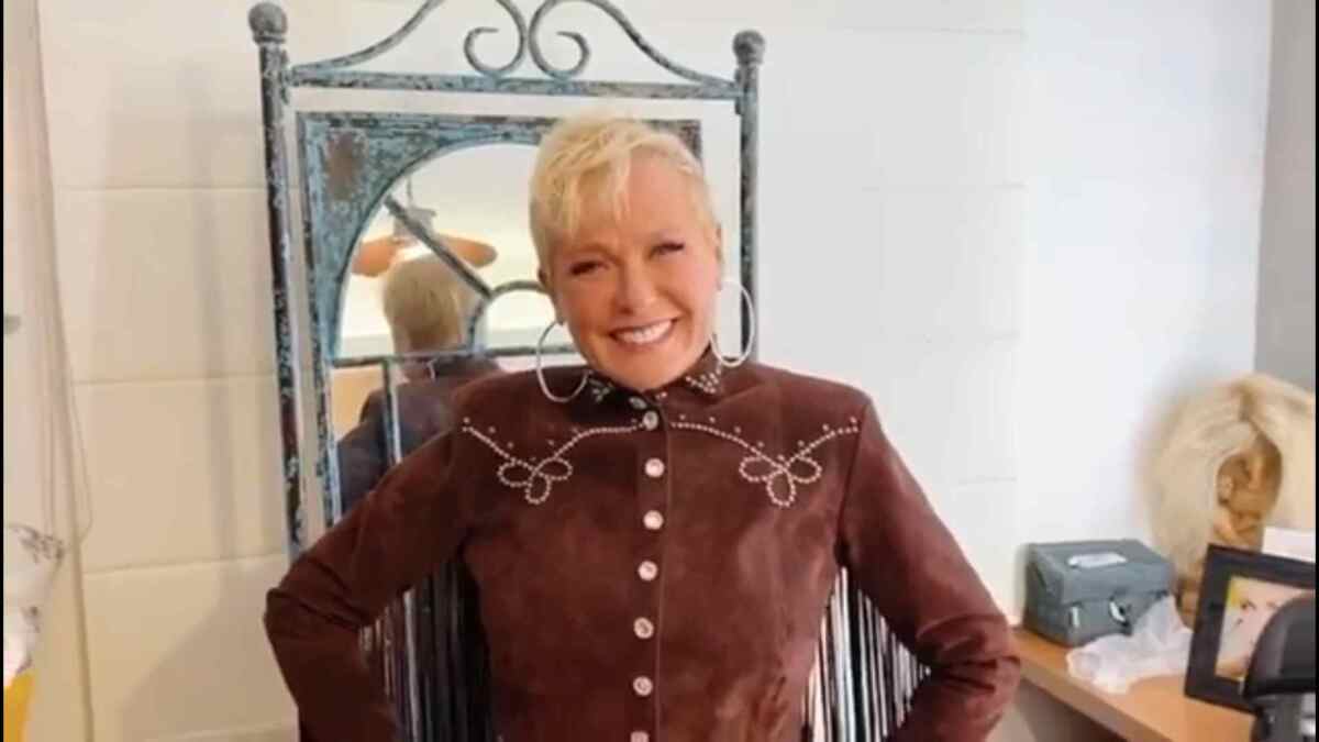 Xuxa chega em A Fazenda 12