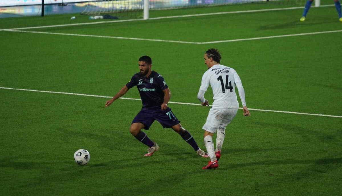 Jogadores em campo pelo Campeonato Russo