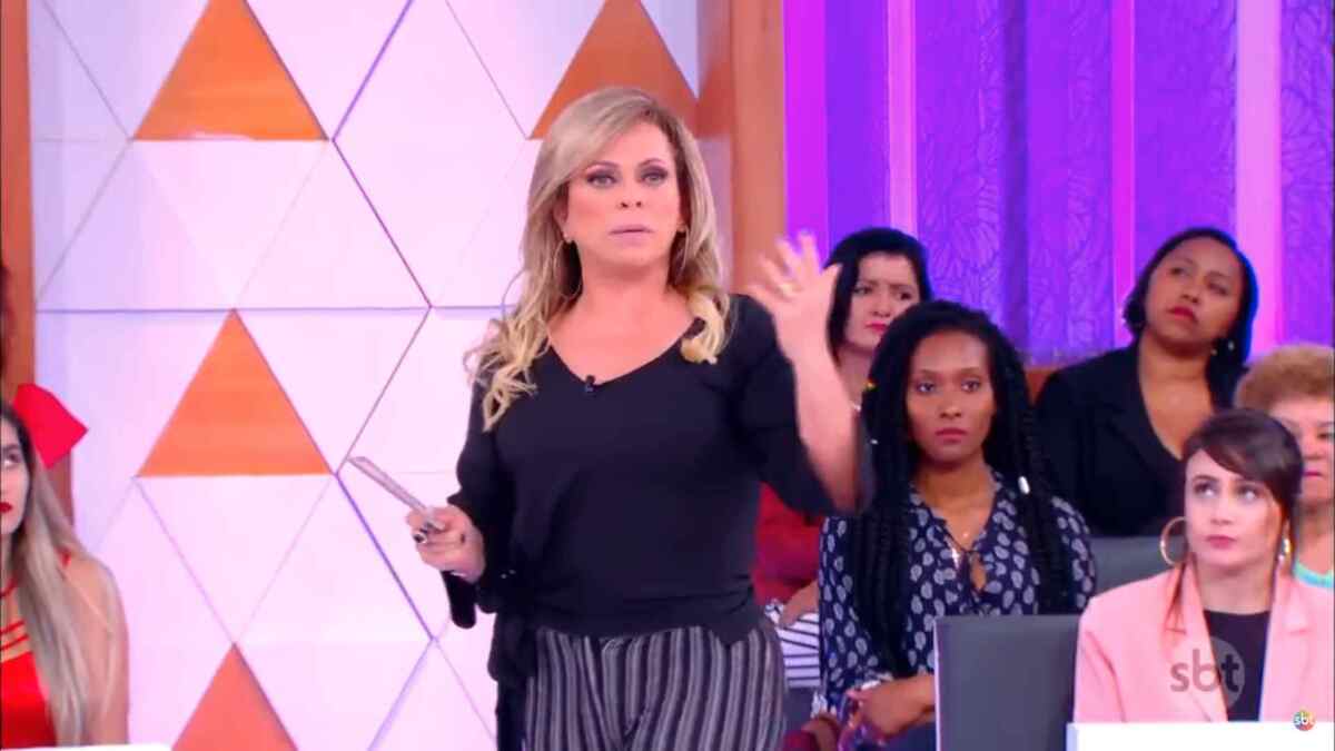 Christina Rocha apresenta o Casos de Família no SBT