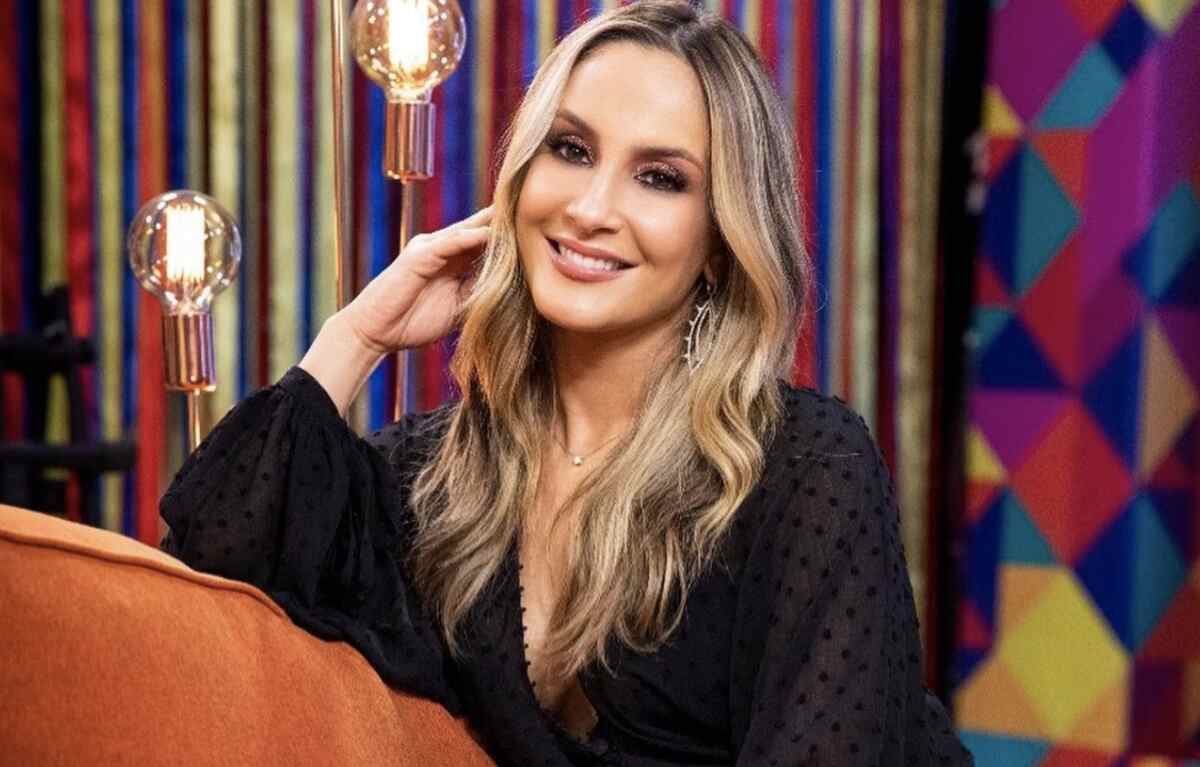 Cláudia Leitte durante uma foto de divulgação