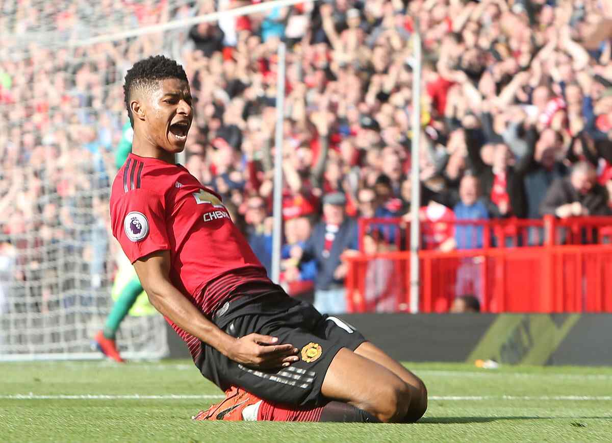 Jogador do Manchester United comemorando gol pelo Campeonato Inglês