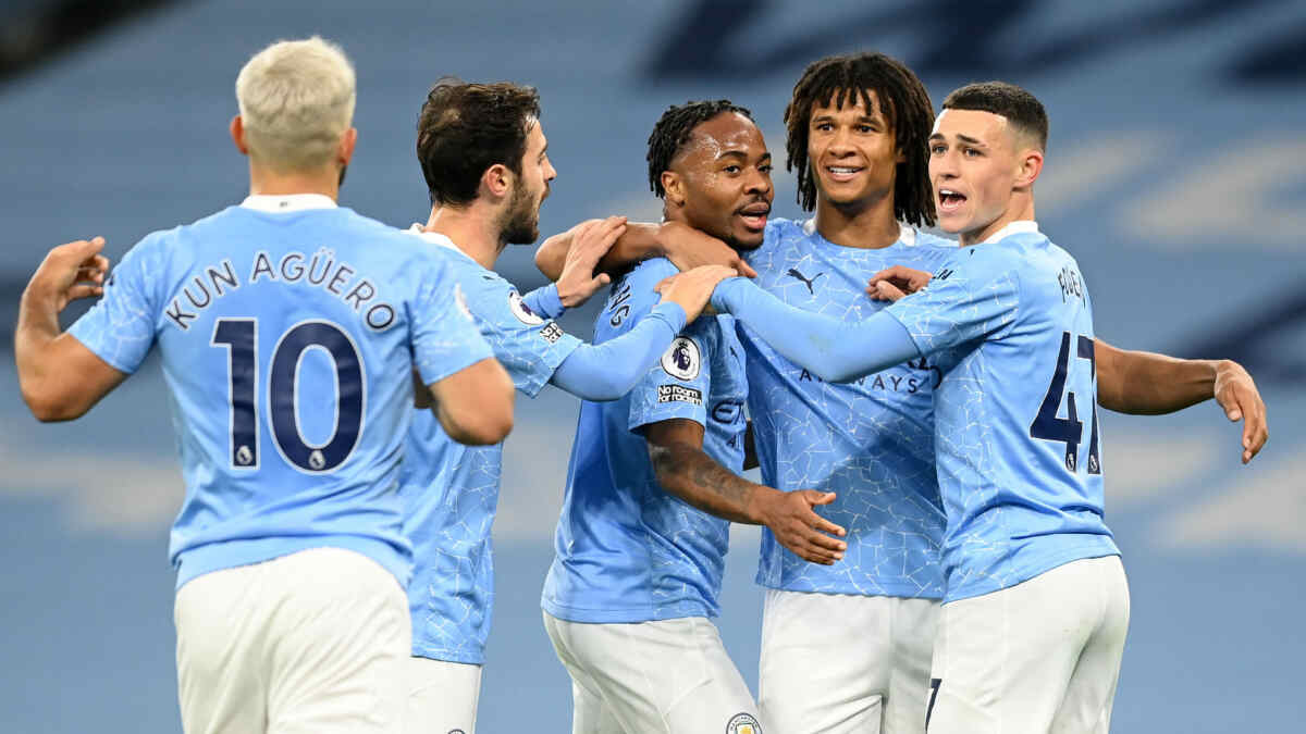 Jogadores do Manchester City comemorand gol pela Liga dos Campeões