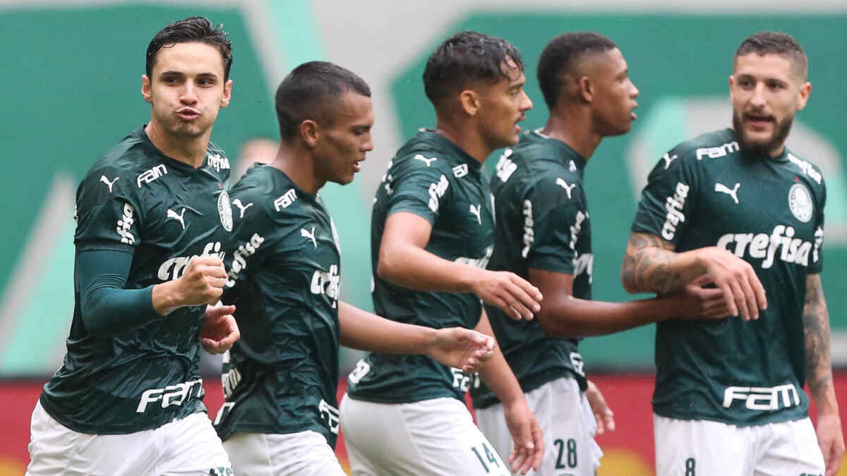 Jogadores do Palmeiras comemorando gol no duelo de ida pela quartas de final da Copa do Brasil