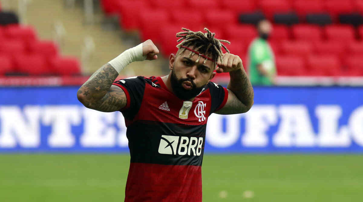 Gabigol comemorando gol com a camisa do Flamengo