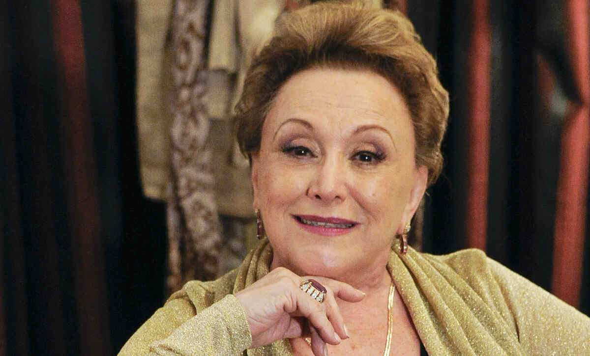 Nicette Bruno como Dona Leonor na novela Salve Jorge