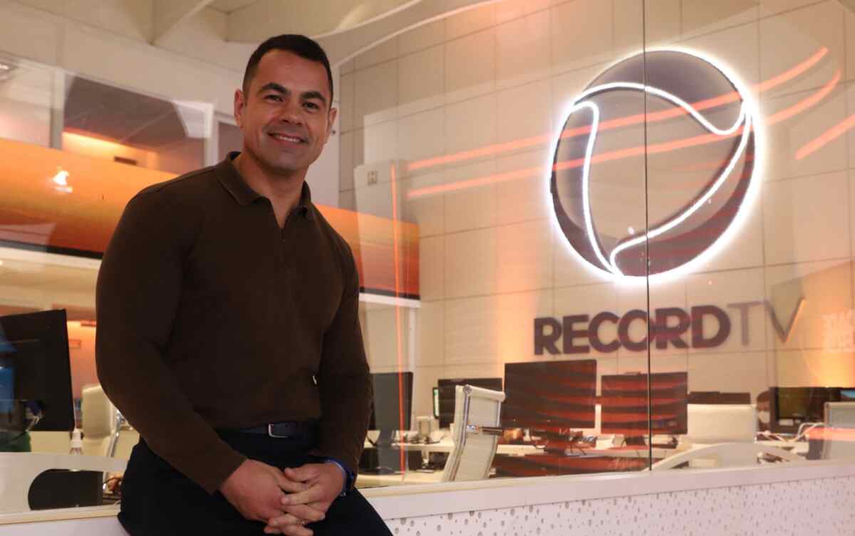 Tino Junior na redação da Record TV Rio
