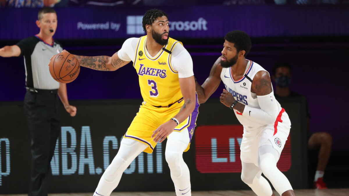 Jogadores de los angeles lakers e los angeles clippers em quadro