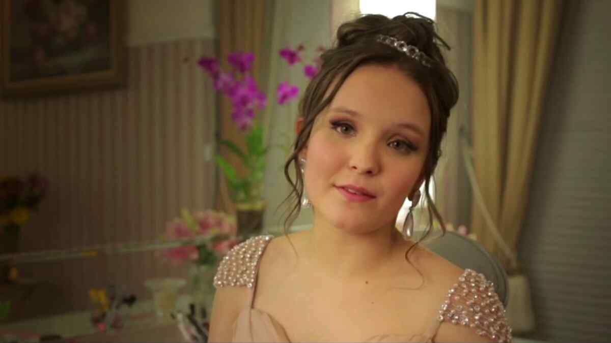 Larissa Manoela em cena no filme Meus 15 anos, exibido pelo SBT na Tela de Sucessos