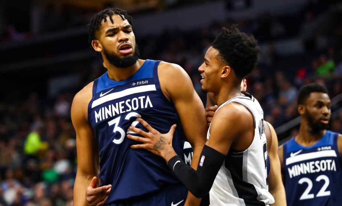 Jogador do Minnesota Timberwolves em quadra pela NBA