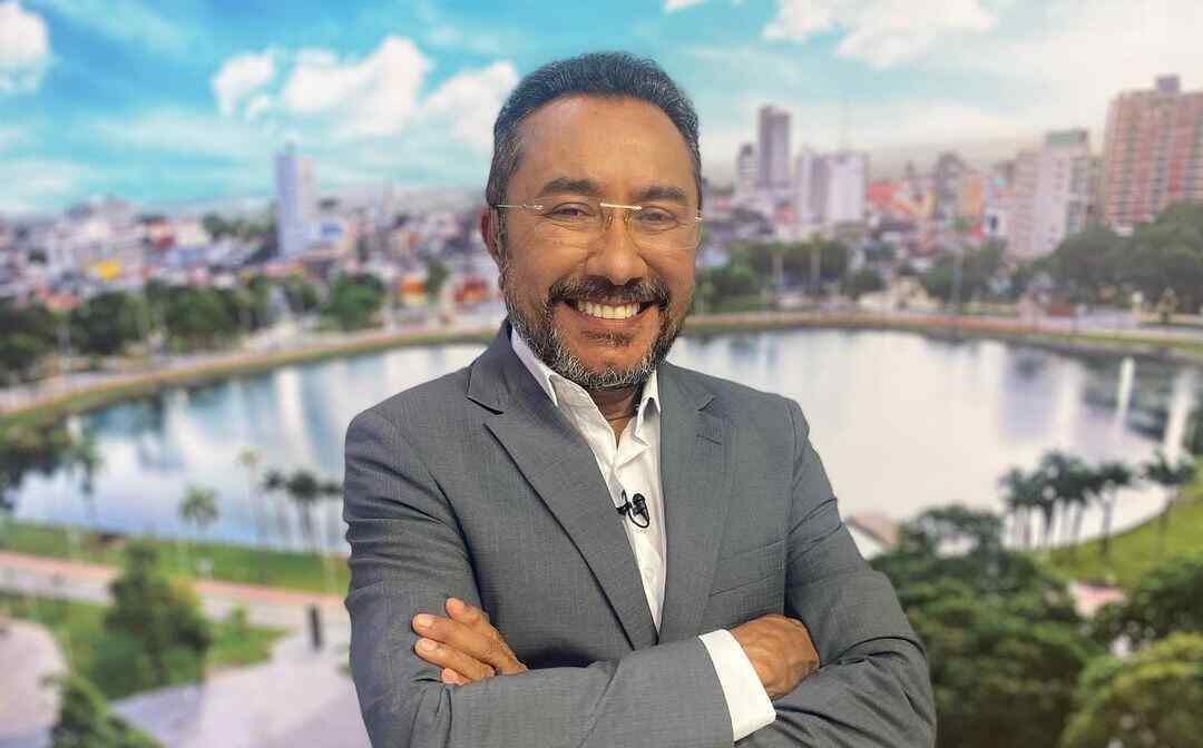 Samuka Duarte nos estúdios da TV Correio