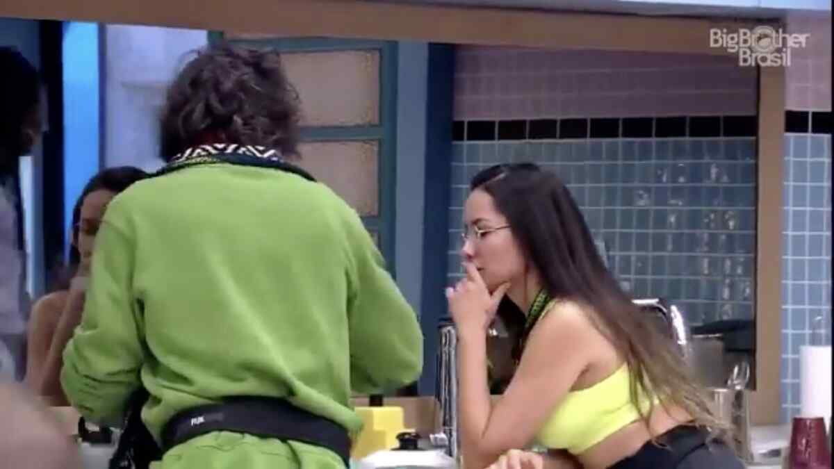 Juliette conversa com Fiuk na cozinha da xepa sobre clima após reunião