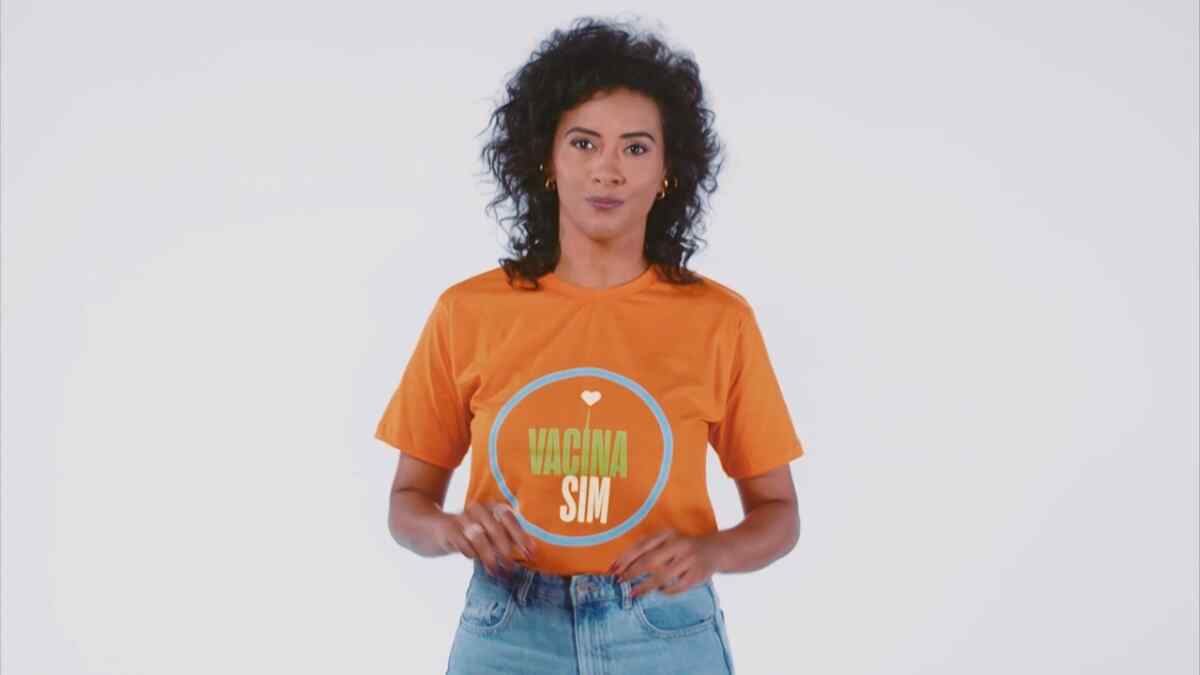 Jornalista da GloboNews, Aline Midlej também participou da campanha 'Vacina Sim'