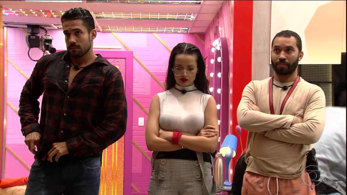 Arcrebiano, Juliette e Gilberto se preparam para pedir para serem salvos no segundo paredão do BBB 21