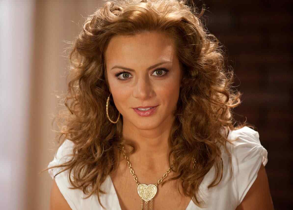 Silvia Navarro é a protagonista de Quando me Apaixono no SBT