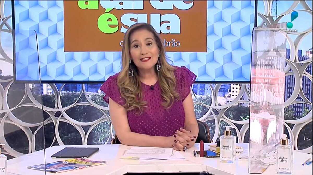 Sonia Abrao apresentando o A Tarde é Sua desta quarta-feira, 24 de fevereiro