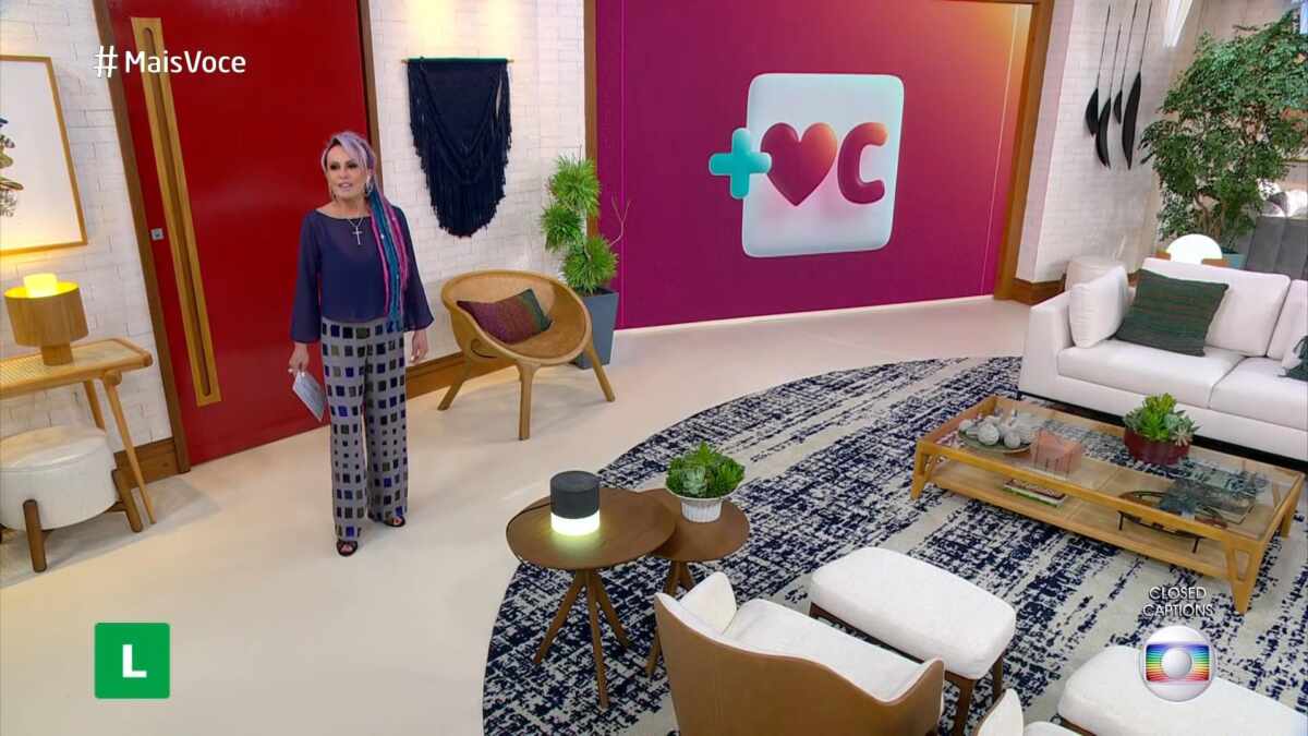 Ana Maria Braga próxima ao novo telão do Mais Você
