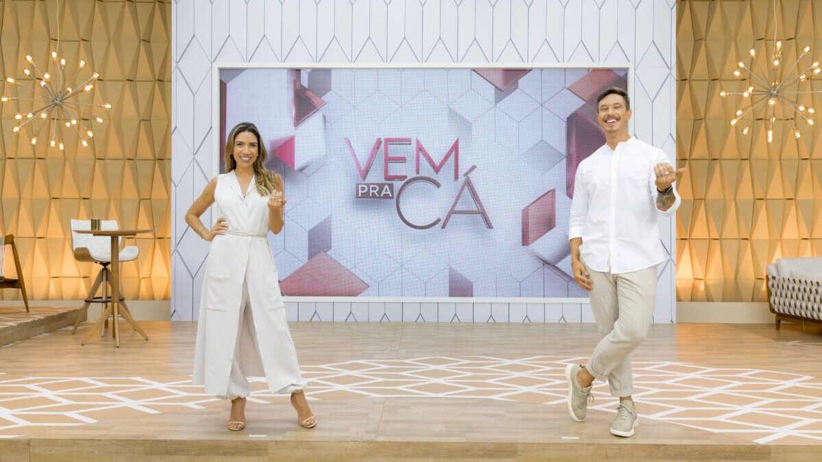 Patricia Abravanel e Gabriel Cartolano nos estúdios do Vem Pra Cá, novo programa matinal do SBT