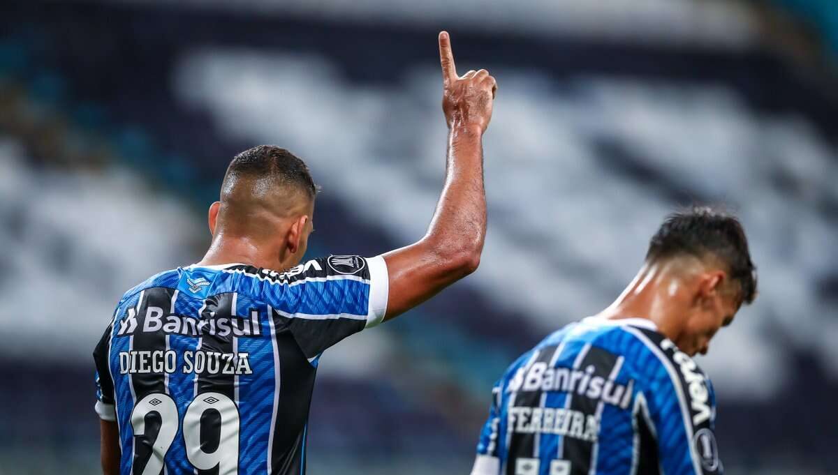 Diego Souza comemorando gol com a camisa do Grêmio pela Libertadores