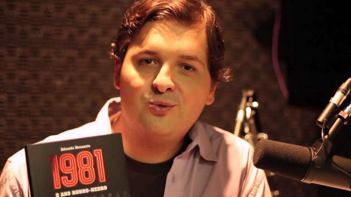 Eduardo Monsanto durante o lançamento de um livro em uma live no YouTube