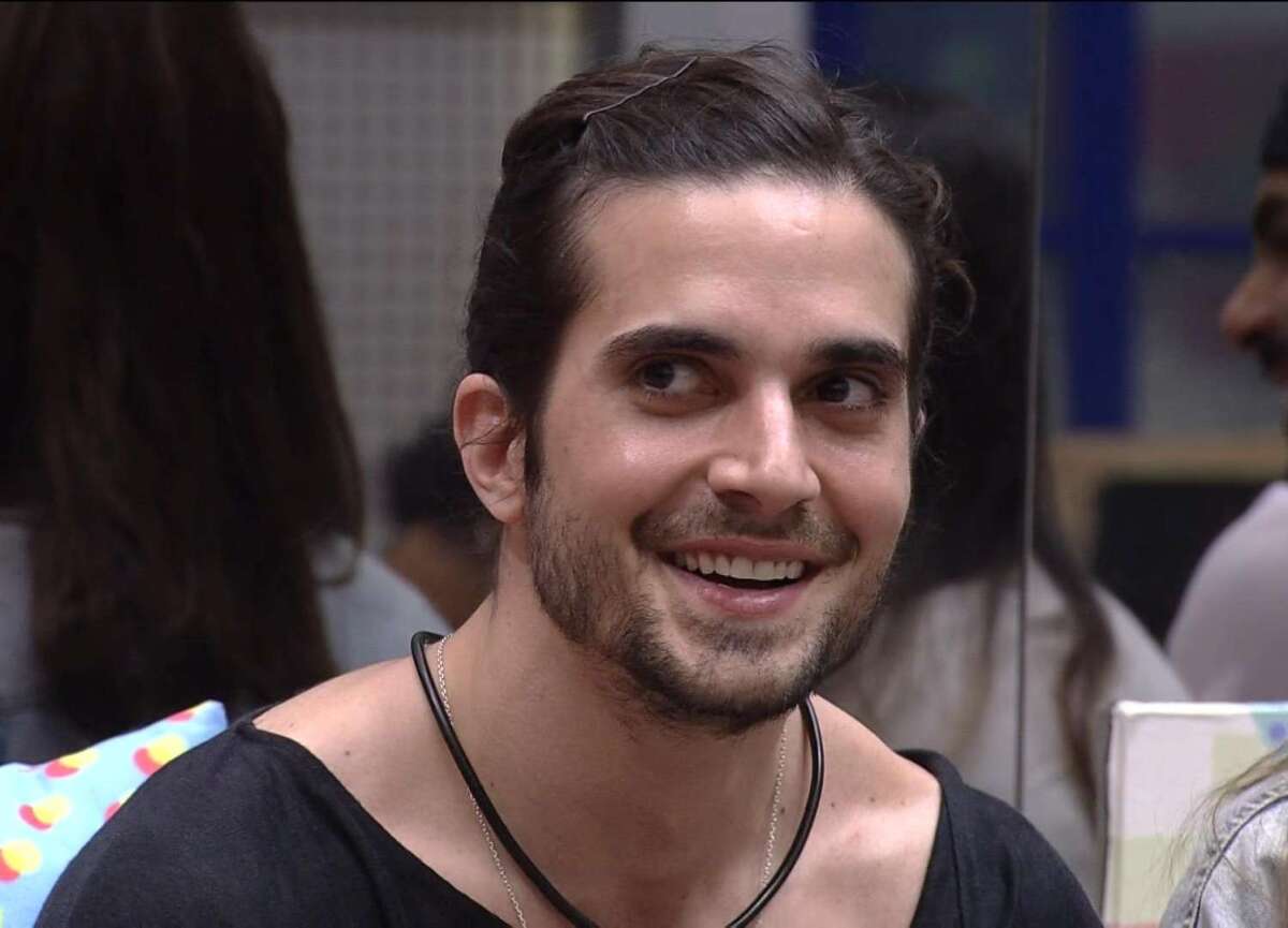 Fiuk comemora a liderança no BBB 21 durante programa ao vivo.