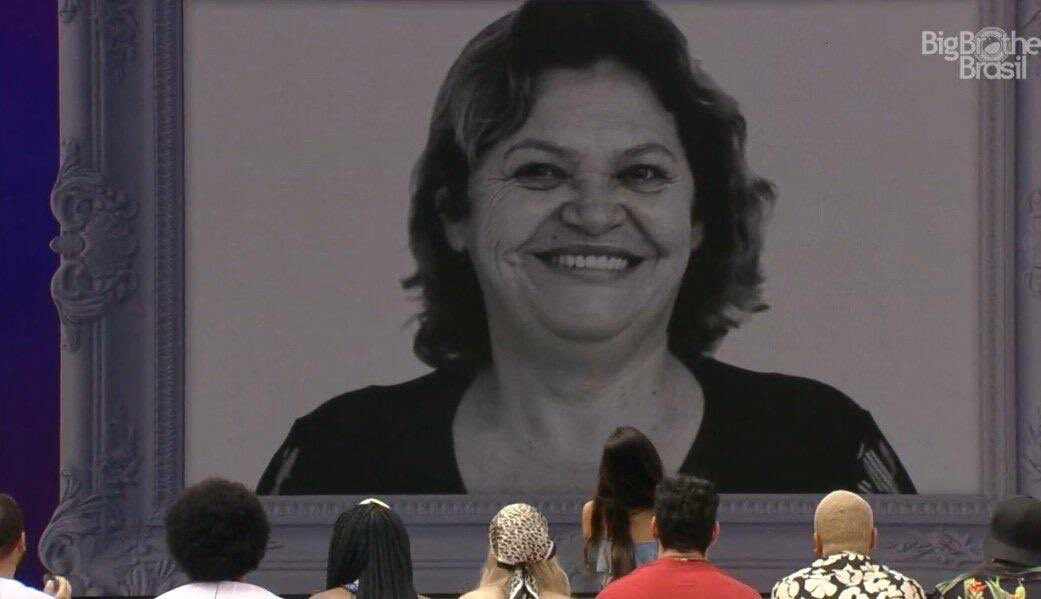 Em uma ação patrocinada, a emoção tomou conta da casa do BBB 21. As mães e esposas dos brothers foram homenageados no dia internacional da mulher. Juliette foi uma das que chorou bastante e mandou recado para mãe: "Te amo, fica em casa!"