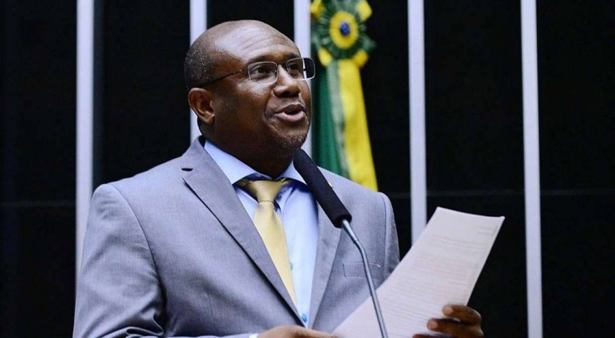 Lázaro durante um discurso na Câmera dos Deputados em Brasília