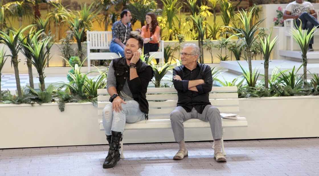 Kleber Lopes interpretando Ricky Marcos em cena de A Praça é Nossa no SBT.