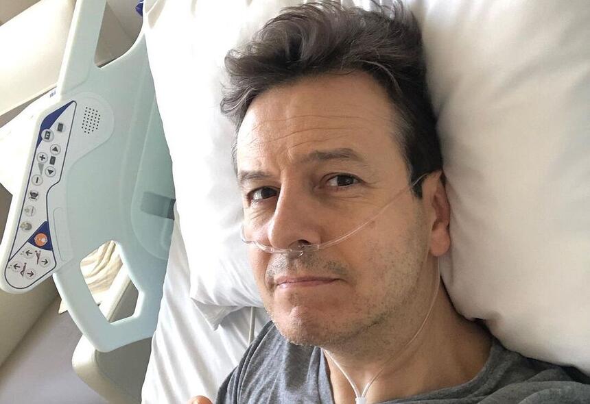 Celso Zucatelli posta foto no hospital para tranquilizar fãs