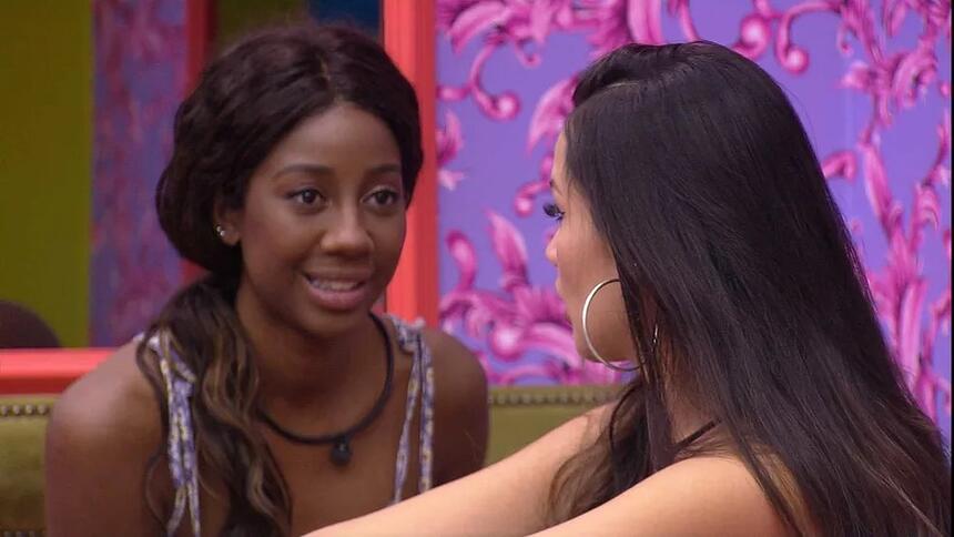 Camilla de Lucas e Juliette conversaram sobre Sarah que ficou bastante abalada em relação a formação do paredão no BBB 21. Juliette disse que a sister precisa de acolhimento nesse momento e que a brasiliense ficou bastante abalada.