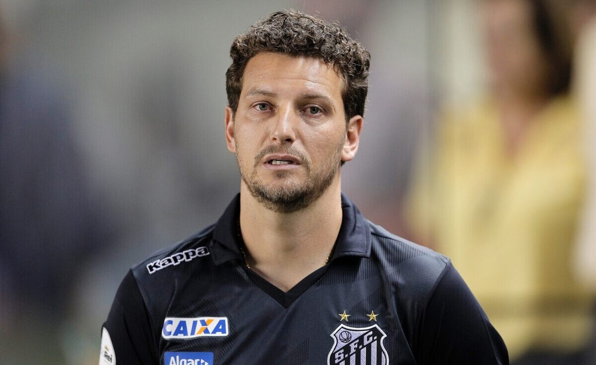 Elano com a camisa do Santos