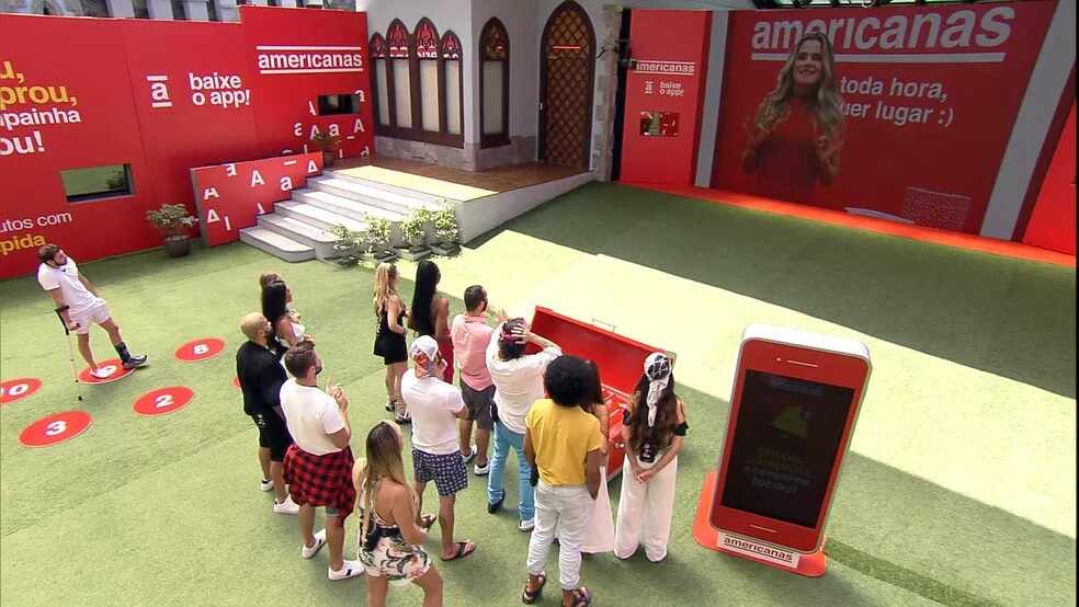 Ingrid Guimarães participou de uma ação patrocinada do BBB 21, durante o jogo de "sim ou "não a atriz questionou a Viih Tube se ela trocaria o BBB pelo reality da Record TV, A Fazenda.