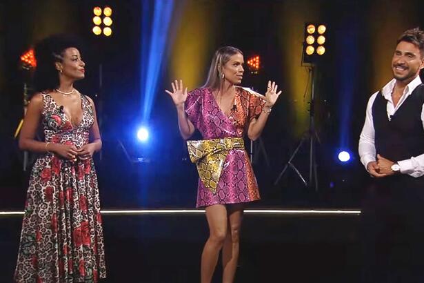 Aline Prado, Lígia Mendes e Julío Rocha noes estúdios da RedeTV! apresentando a nova programação da emissora