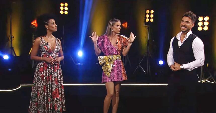 Aline Prado, Lígia Mendes e Julío Rocha noes estúdios da RedeTV! apresentando a nova programação da emissora